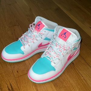 Air Jordan 1 mid Grade school 5.5